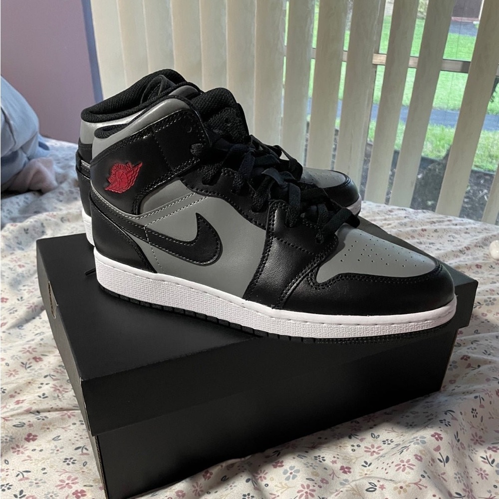 Brand new never worn air Jordan 1 mid grade school